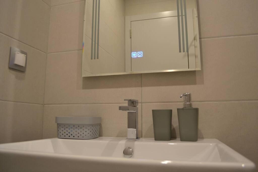 Modern City Center 2 Bedroom Apartment Sofia Esterno foto