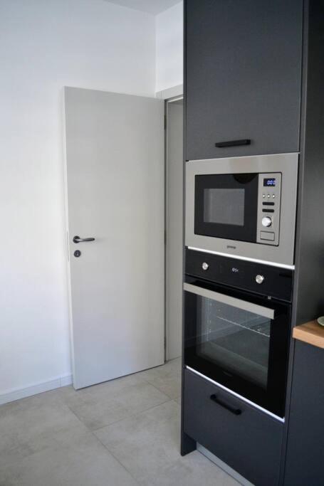 Modern City Center 2 Bedroom Apartment Sofia Esterno foto