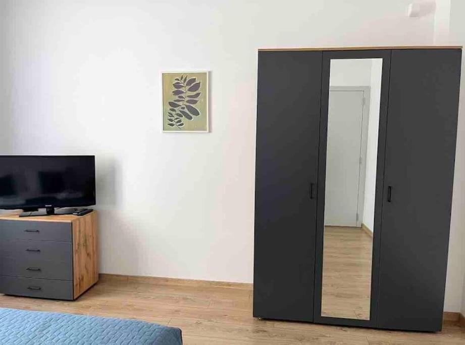 Modern City Center 2 Bedroom Apartment Sofia Esterno foto